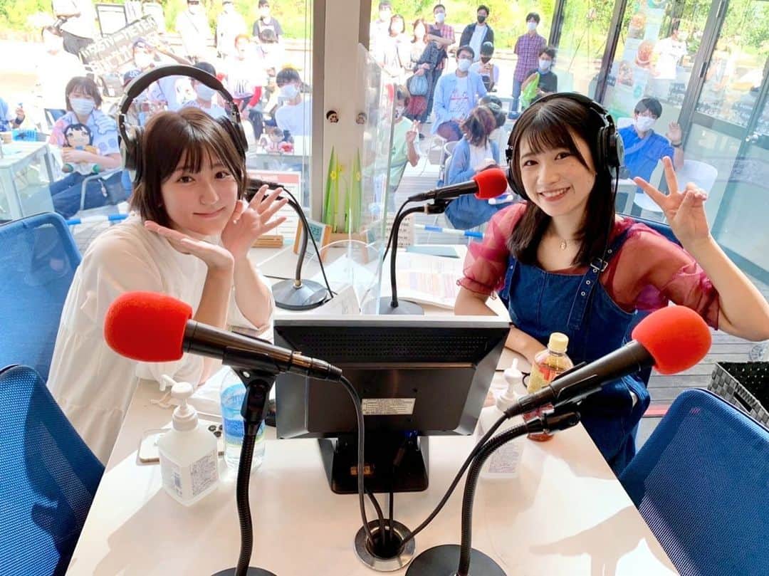 加藤一華のインスタグラム：「. 投稿遅れちゃったけど ラジオ #ときジュー 📻🌈 「木場スタジオ」での生放送が ９月でさいごでした🥲✨ (今月からは豊洲にお引越し！)  沢山写真撮ってきた👭🫶  思い出いっぱいの木場から 離れるのはちょっと寂しいけど 豊洲スタジオはすごく最先端！ オーシャンビュー！ って感じでした🙌🏝✨  豊洲も観覧は可能なんだけど 駅からちょこっと歩くのと、 イスや机はありませんので注意！ 音が外に流れないのでラジオで聞いてね📻  (⚠️注意点は最後の画像を参考に)  #ときジュー #いちなる #レインボータウンFM」