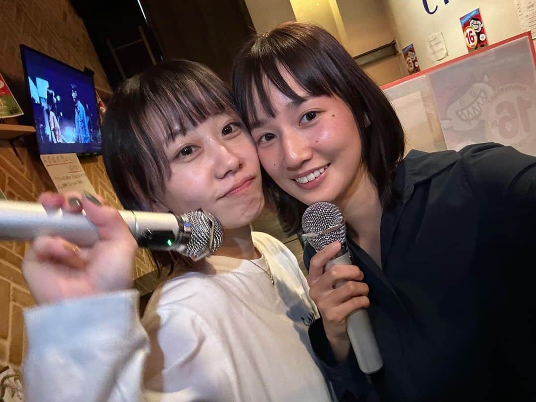 高嶋香帆のインスタグラム：「友達の買ったiPhone14Proの画質が良すぎて、、！ ノーマルカメラで盛れる！(死語？笑)  すっぴんだろうが、化粧してようが顔変わらなすぎてワロタ☺️(ワロタも死語？😇)  皆さま良き三連休を！  #iphone14 #iphone14pro #画質よすぎ #portrait #カラオケ #japanesegirl #followmeplease」