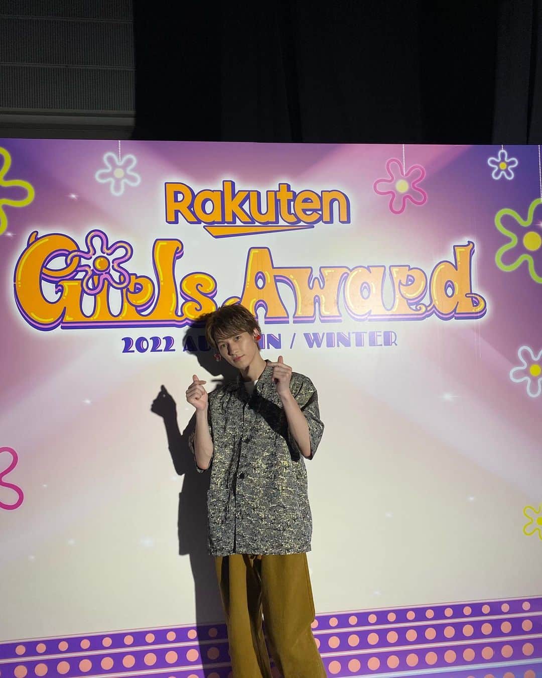 YUMAのインスタグラム：「ガールズアワードに出演させて頂きました！！ 楽しかった😻 ありがとうございました！！  3枚目どーした🙀  #ガルアワ」