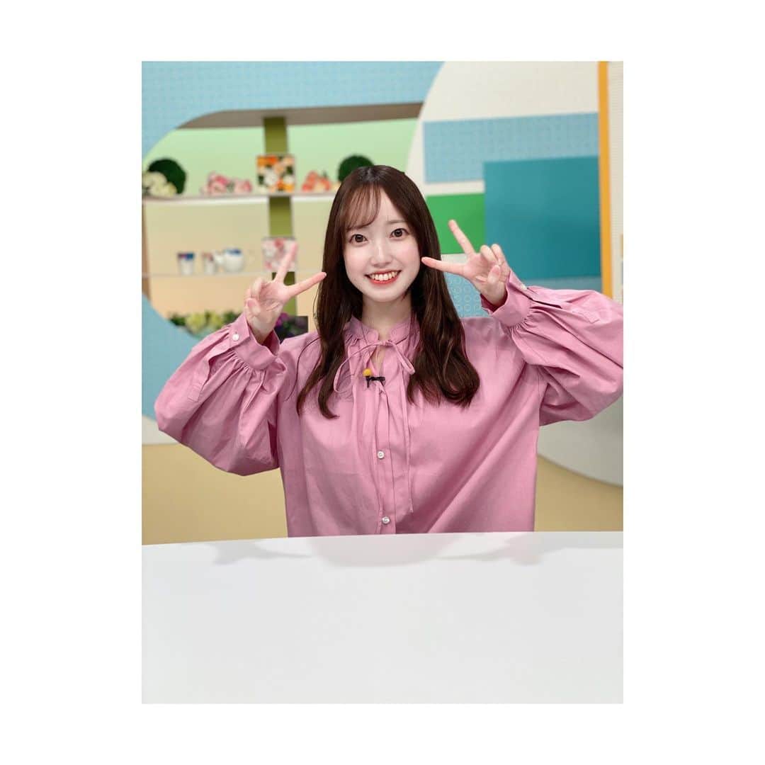 石井奏美のインスタグラム：「今日のシアワセ気分の衣装です👚💓 ピンクのトップスは袖がボリュームあって可愛かったです✨  来週は夏休みいただきます🙇‍♀️ 収録してあるラジオやジコチューで行きたい！は通常通り放送です💡  今日も1日お疲れ様でした💐🧸  #岡山#香川#アナウンサー」