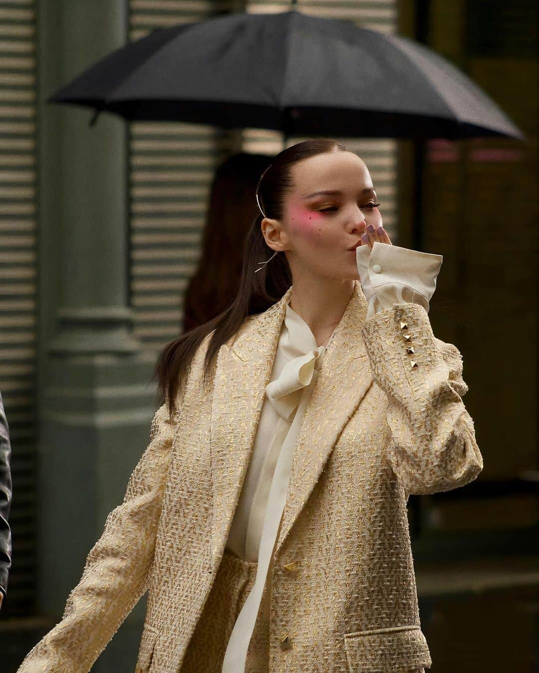 ダヴ・キャメロンさんのインスタグラム写真 - (ダヴ・キャメロンInstagram)「@maisonvalentino family day 🦢. thank you @pppiccioli for allowing me be a part of your magical day and night , it’s always an honor」10月8日 20時29分 - dovecameron