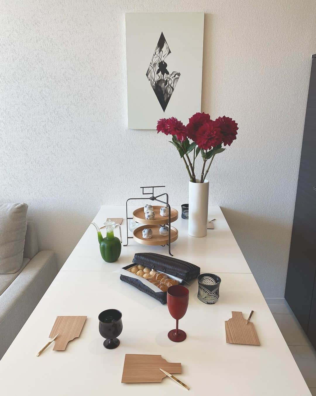 大石絵理のインスタグラム：「we took an ikebana class with zizi sensei🖤 thank you @lavendersquared 😘😘」