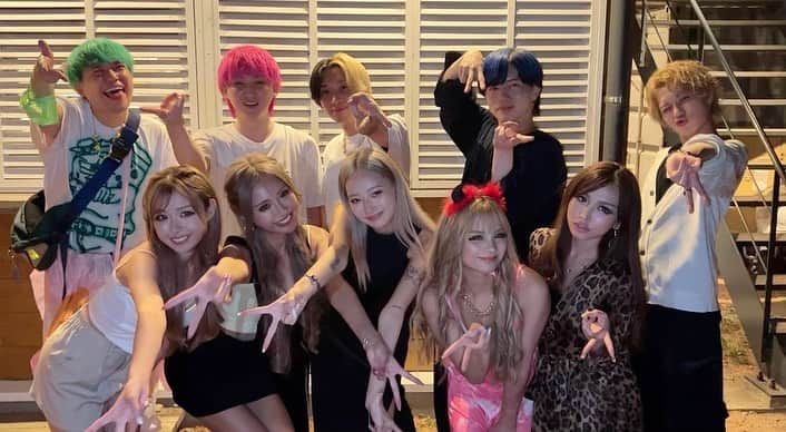 のインスタグラム：「ギャル5人×ネクステ  めちゃくちゃ楽しかった コラボしてくれてありがとう  一部のデータが無くなるアクシデントがあった事と移動に時間かかりすぎて目的地着いた頃には夜になってたことがとにかく心残りで申し訳ない気持ちでいっぱい  ネクステでもこの回は惜しいところがたくさんあったからリベンジしたいって何度も話してるから絶対また撮ろう  ギャルしか勝たん  最後にそれぞれの事を一言でまとめました  @_pinkbunnygirl_  あたおか  @_000919_  韓国系ぴょな  @maaaami79  そうまぁみ  @maririn__78  酒ヤ○ザ  @kyiiripu.friedegg  まえすの愛人  #ギャルステ #まぁみの写真だけなかった #酒雑魚ばぶたん #太鼓の超人」