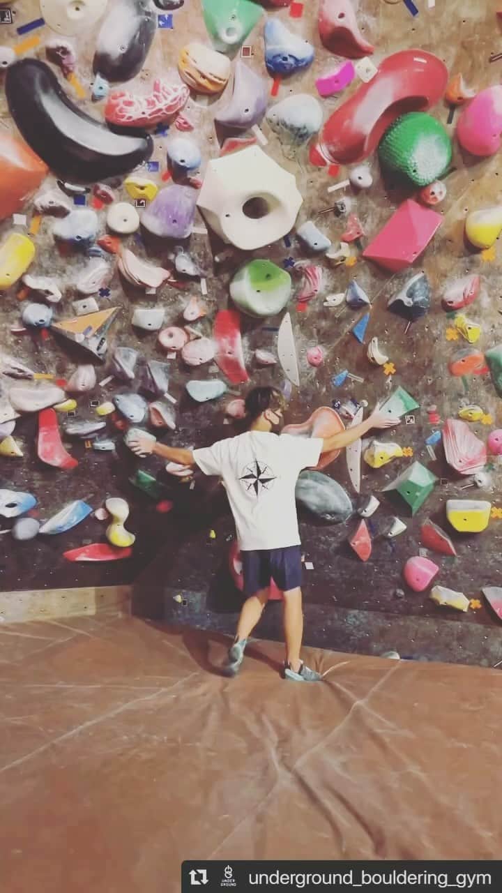 原田海のインスタグラム：「お気に入りの羅針盤Tシャツ🧭👕 ここから買えるよ👇👇 https://kssk.thebase.in/  @kssk_climbing  #climbing #sportsclimbing #sports #bouldering #climbing_videos_of_instagram #kssk #クライミング #ボルダリング #関西最高」