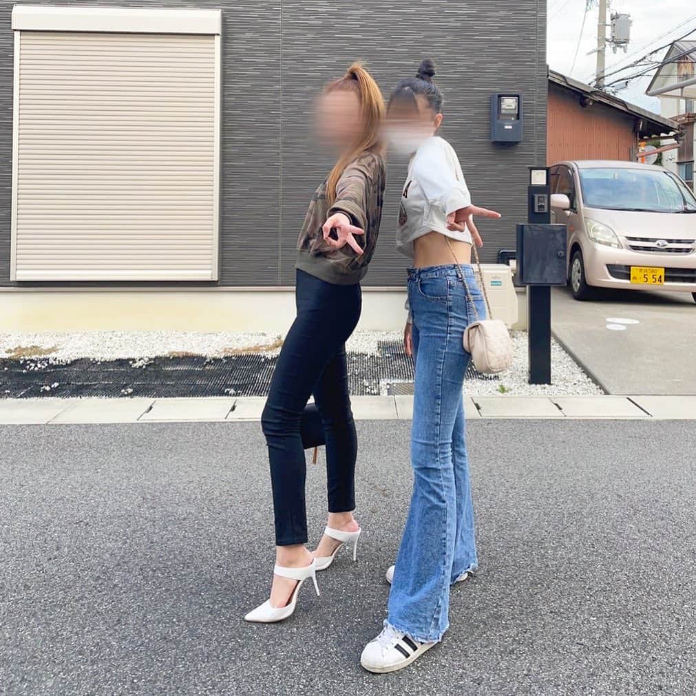 Saoriのインスタグラム：「いつもモザイク処理ありがとう次女よ💫  #ファッション#コーデ#ママファッション#ママコーデ#コーディネート#カジュアルコーデ#プチプラコーデ#お洒落#ザラ#親子コーデ #fashion#outfit#ootd#code#coodinate#mama#casual#zara#instagood」