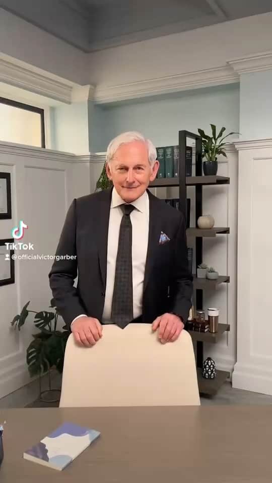 ヴィクター・ガーバーのインスタグラム：「Just another tip for any desperate actors out there. AND don’t forget, tomorrow night at 8PM CW network Family Law」
