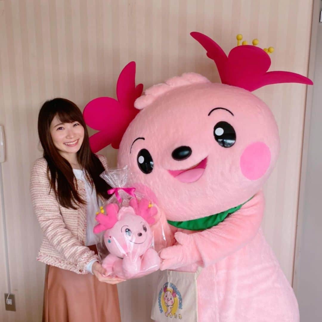 のインスタグラム：「君津市脱炭素シンポジウムに登壇してきました。聴講してくださった皆様どうもありがとうございました！  会えてほっこり、君津市のキャラクター #きみぴょん です🥳 きみつの森に住むちいさな動物。 それがきみぴょん。 #君津市 #地球温暖化 #SDGs #講演」