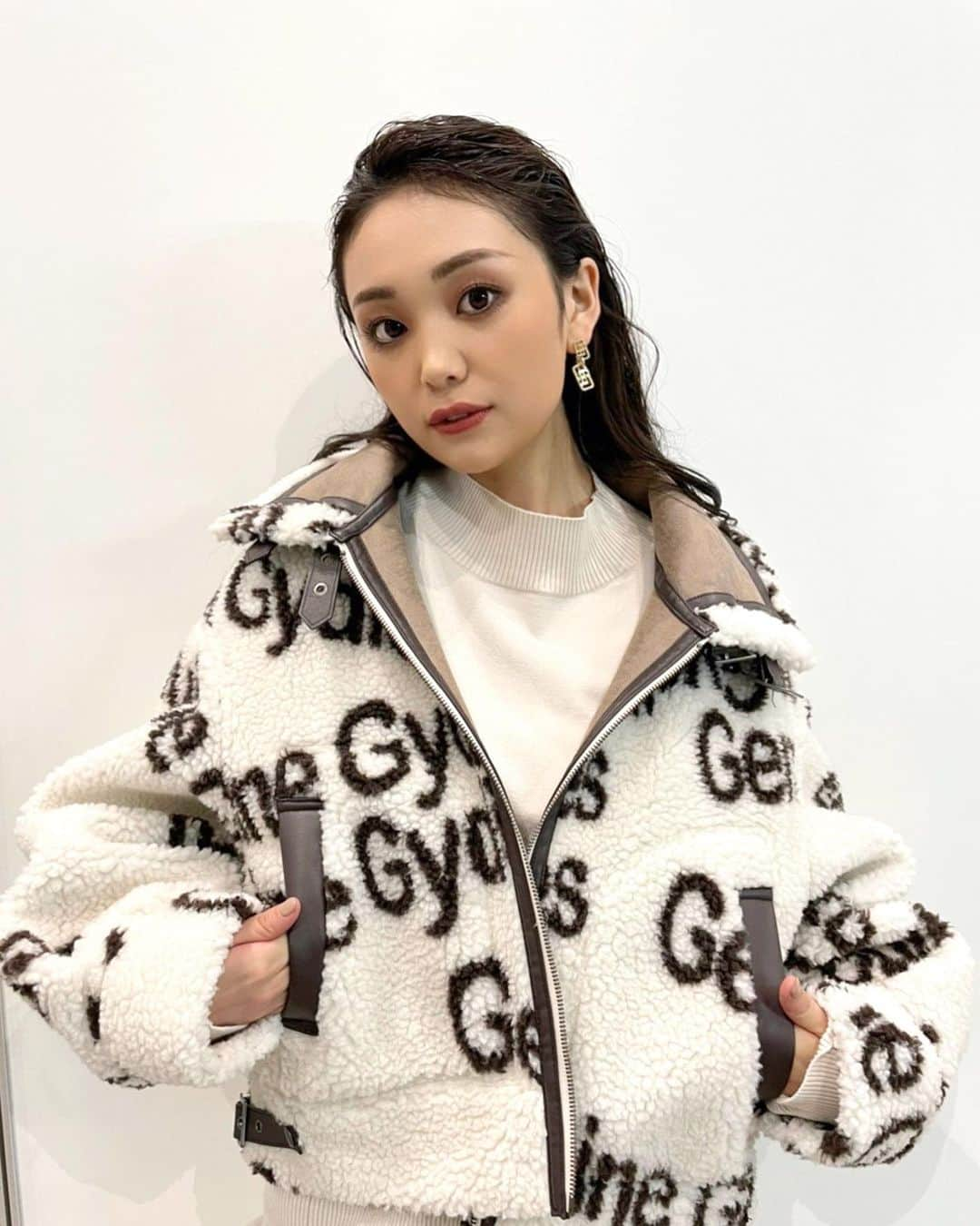 山崎美優（みゆ）さんのインスタグラム写真 - (山崎美優（みゆ）Instagram)「Girls Award 2022 AW ありがとうございました！！💚  F i.n.t さん、GYDAさん、グランドフィナーレを 歩かせて頂きました！  2ステージガラッと雰囲気が 変わりとても楽しかったです☺︎  沢山のうちわやボードを 見つけることができて幸せでした😭  配信で見て下さっていた皆様も ありがとうございます😭  1日見守ってくださりありがとうございました🥰  また出演できるように頑張ります！  #girlsaward #ガルアワ」10月8日 22時03分 - miyu_911_m