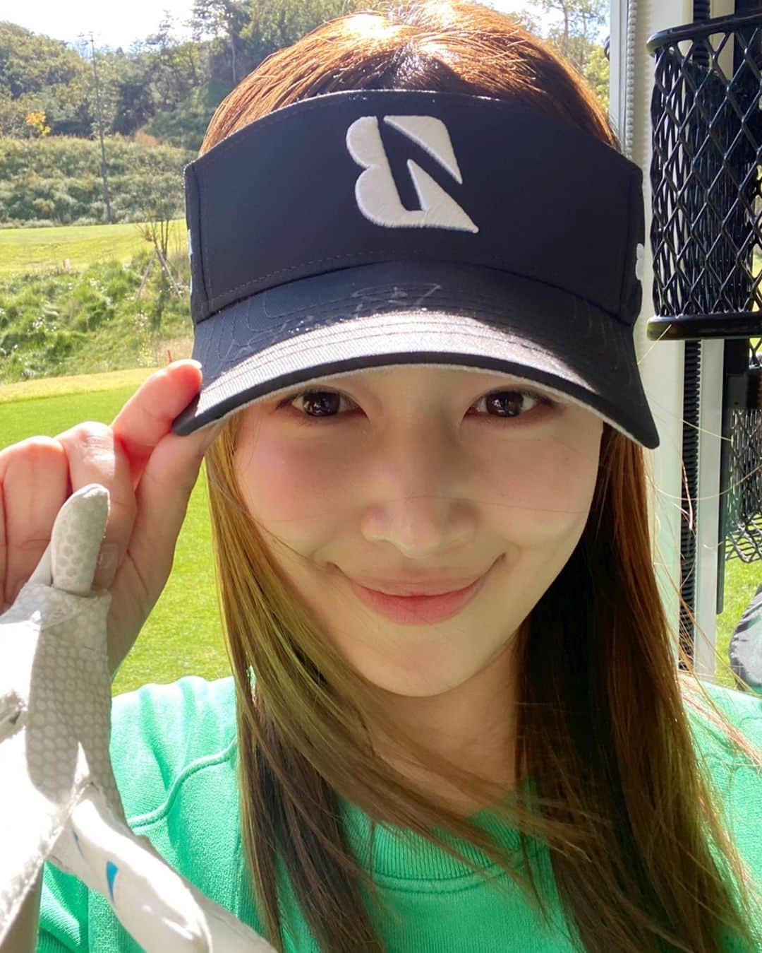 ク・チヨンのインスタグラム：「완전 힐링 #포천힐마루cc 진짜 진짜👍👍👍 #임희정프로 친필싸인 모자 쓰고 ㅎ @ssunnikim_0713  @ksy323 언니 감사합니다!!!   #골프 #골프장추천」