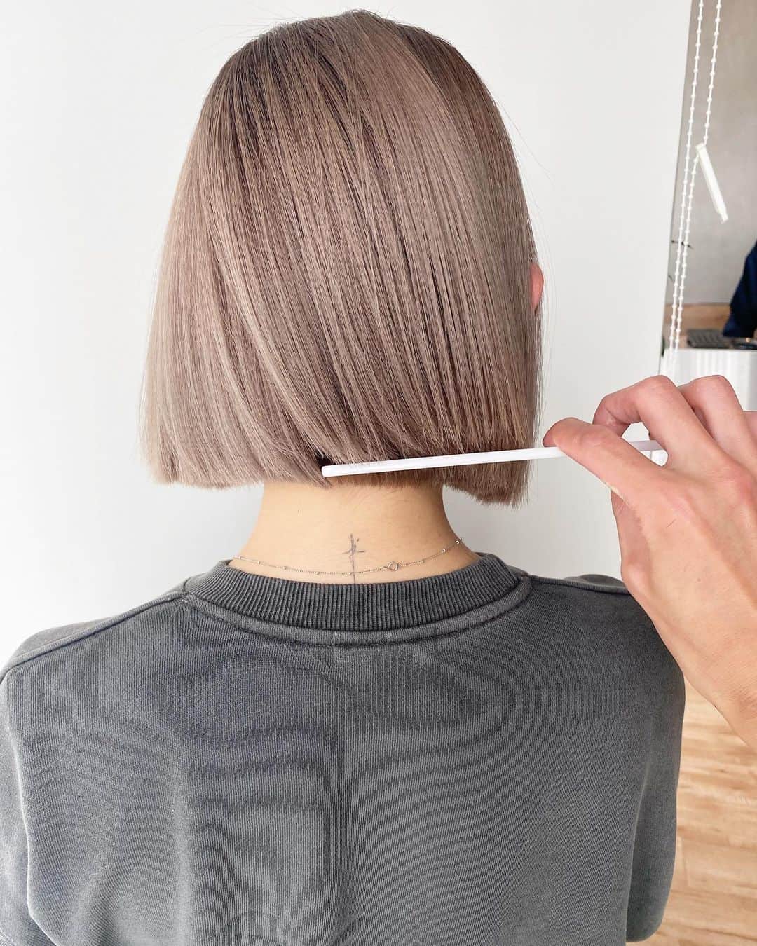 のインスタグラム：「フォーン... 暗めの赤みの黄 程よく落ち着きのあるbeige 今の時期にオススメの色みです☺︎ フォーンとは小鹿の毛色のこと」