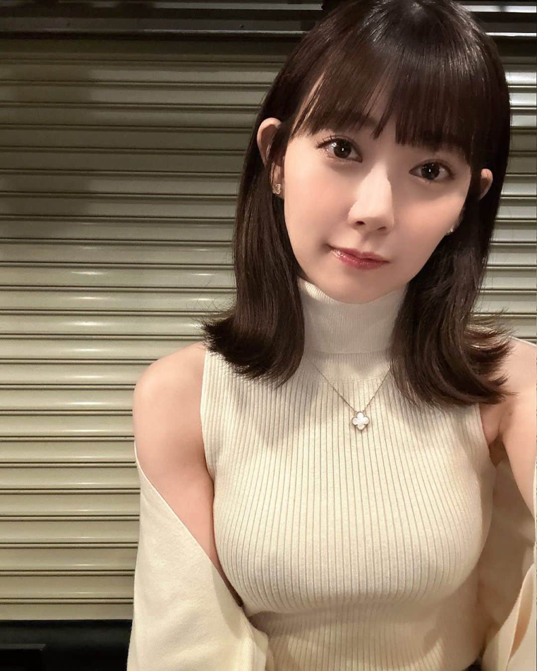 渡辺美優紀さんのインスタグラム写真 - (渡辺美優紀Instagram)「. new hair🤍意外とばっさりいきました💇🏻‍♀️ 金丸さんいつもありがとです🌟もう7年くらいお世話になってる☺️ @marumaru5528  . #ロブ #外ハネ」10月8日 23時22分 - miyukichan919