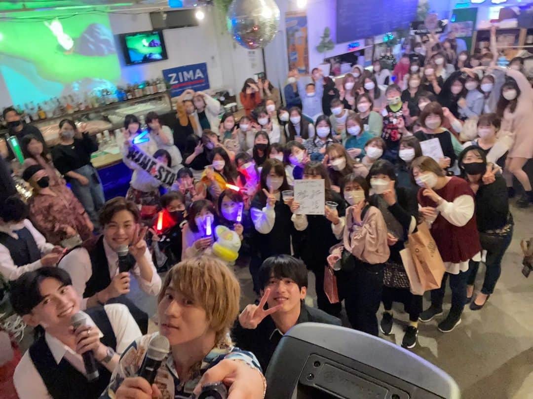 大池瑞樹のインスタグラム：「楽しかった✨  今は目の前に田島さんがいます、、、 面白いです、、、  明日もイベント宜しくお願いします♫」