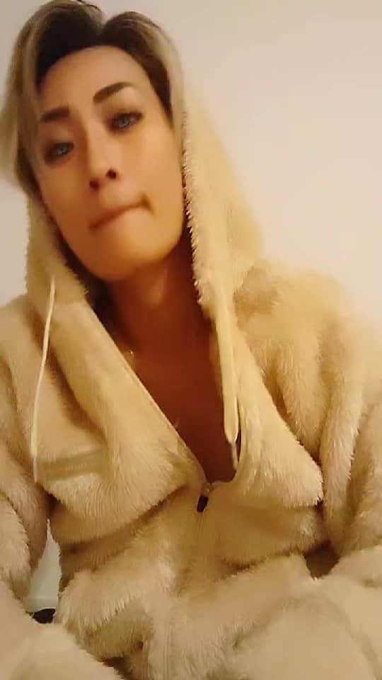 REGSTYLEのインスタグラム：「🍯蜂蜜LIVE通称、プーさん配信 関西から帰ってきたよ〜✌🏼🐺  このもこもこは @champion_japan 今季の新作🧸💭 着心地が良くてあったかい😍😍😍」