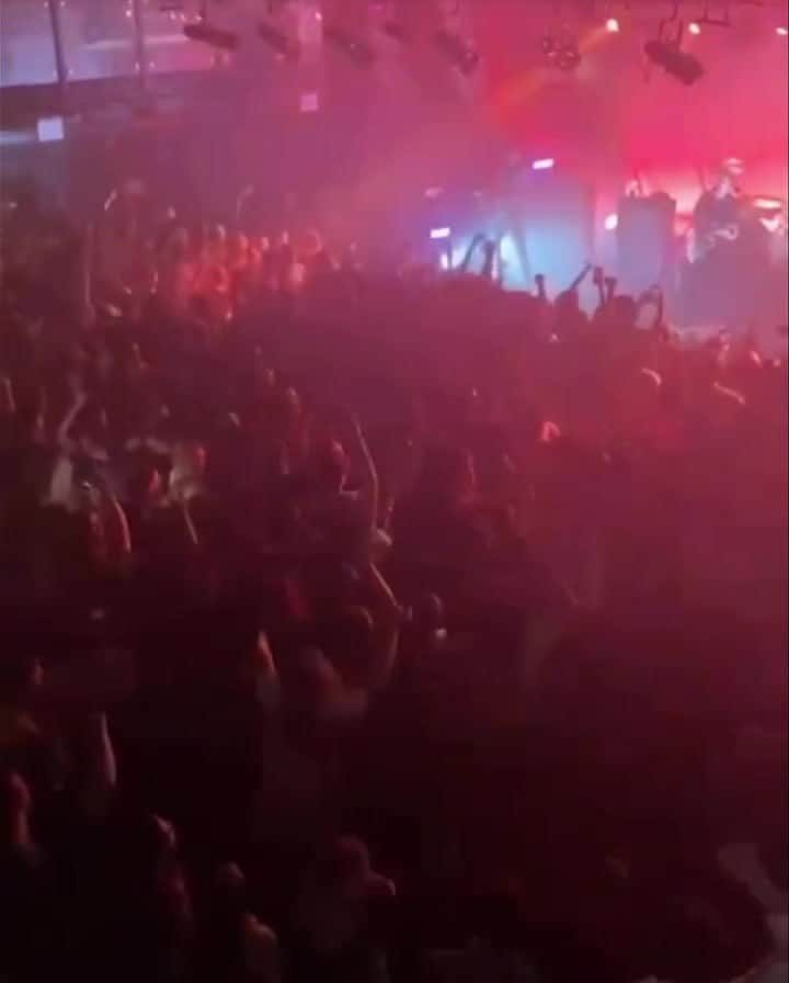 サーカ・ウェーヴスのインスタグラム：「Tickets on sale now. Link in bio」