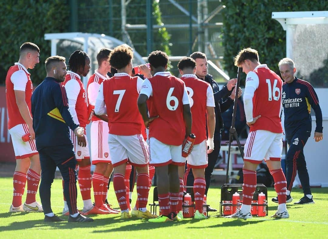 ジャック・ウィルシャーのインスタグラム：「Well done team ⚪️🔴 Let’s keep improving 👊🏼 @officialarsenalacademy」