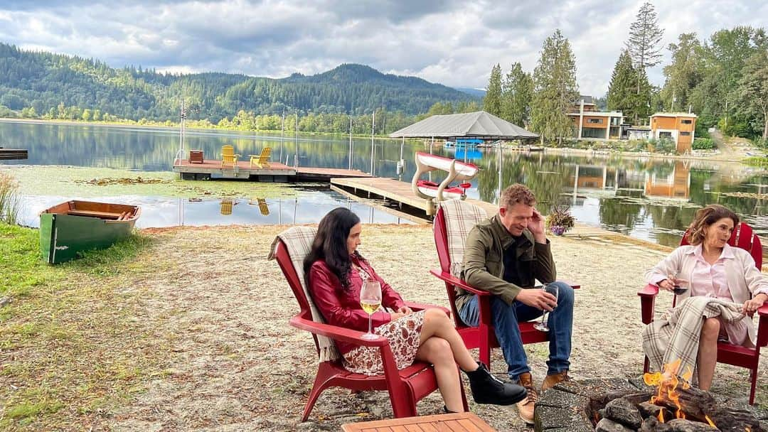 テリー・ハッチャーさんのインスタグラム写真 - (テリー・ハッチャーInstagram)「Here’s a behind the scenes #midlovecrisis photo dump. Watch on @hallmarkmovie Tomorrow October 9 th 9/8 pm. Enjoy! Happy weekend !」10月9日 2時39分 - officialterihatcher