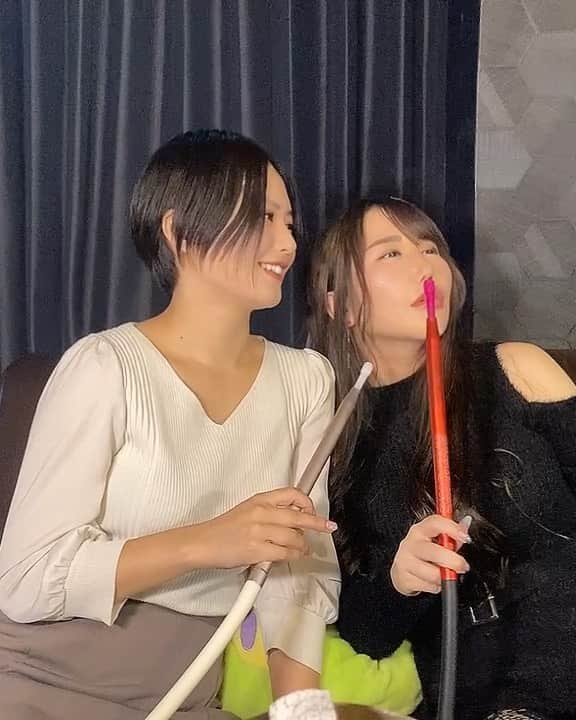 のインスタグラム：「小町ねね、人生初シーシャは難しかったですw素敵な時間をありがとう☺️💕  天真爛漫で明るい舞台女優 宮越虹海ちゃん、是非他SNSもチェックしてね  #シーシャ #シーシャバー #shisha #撮影会 #グラビアアイドル #舞台女優 #歌舞伎町  #shinjuku #idol #nightclub #ootd #cute」
