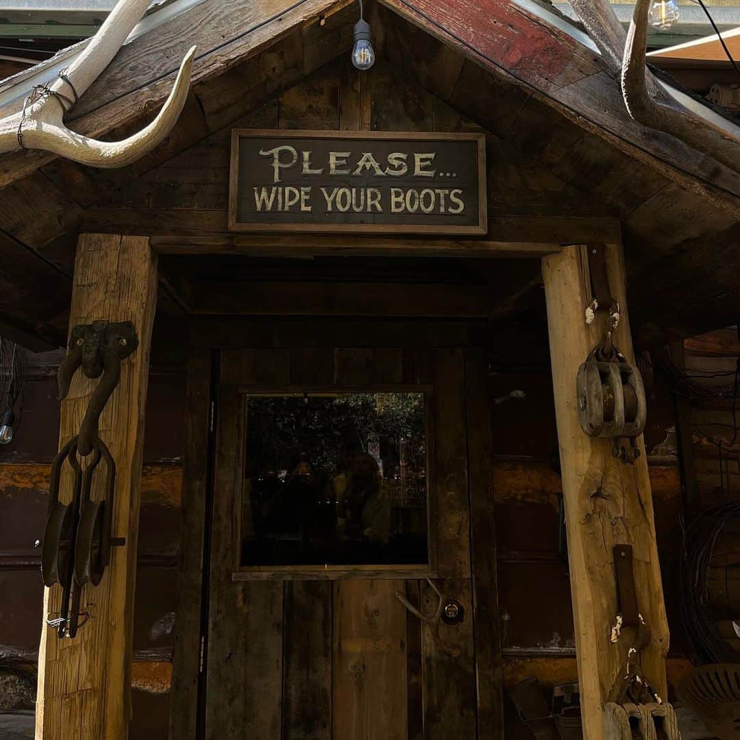 Ashley Skyさんのインスタグラム写真 - (Ashley SkyInstagram)「🪵⛰🤎」10月9日 3時43分 - ashleysky