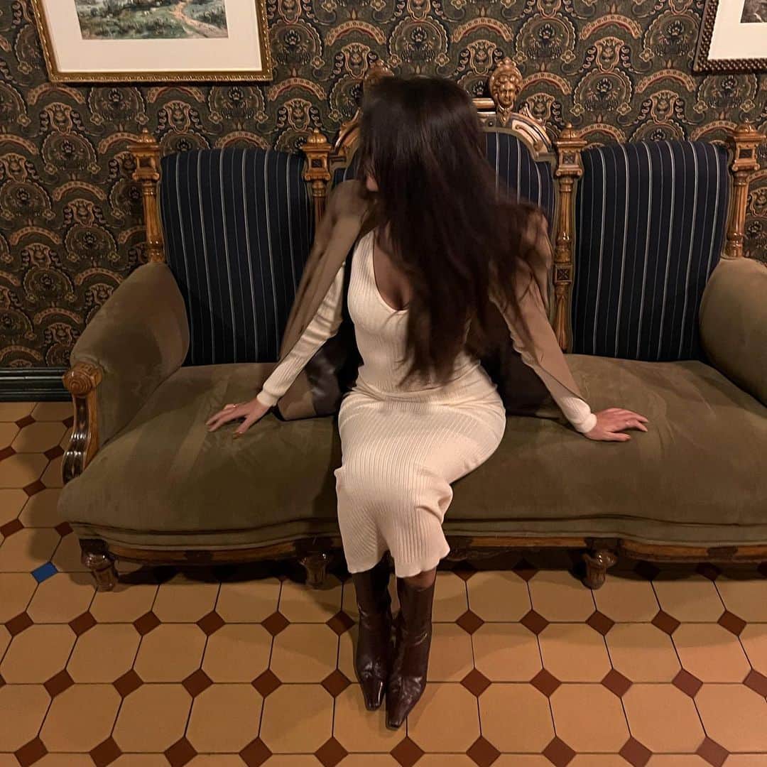 Ashley Skyさんのインスタグラム写真 - (Ashley SkyInstagram)「🪵⛰🤎」10月9日 3時43分 - ashleysky