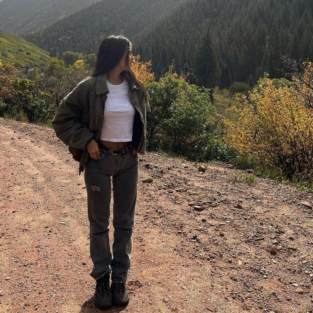 Ashley Skyのインスタグラム：「🪵⛰🤎」