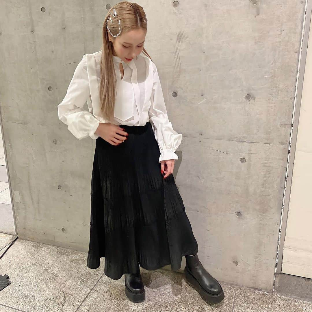 ありしゃんさんのインスタグラム写真 - (ありしゃんInstagram)「私服👗🎩👠 @maisonvalentino のブーツがお気に入り🤍 髪の毛はガルアワのヘアメイクしたまま🤫」10月9日 15時24分 - arishan.3