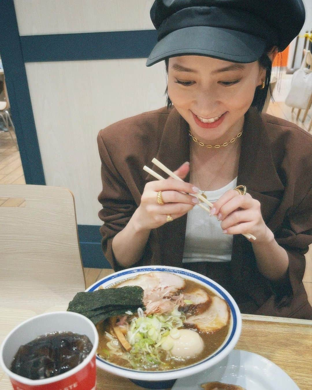 河北麻友子のインスタグラム：「🍜🥟🥤😍 そして今夜は「世界の果てまでイッテQ！」 久しぶりの「はじめてのおつかい」お楽しみに〜🤣💖 #世界の果てまでイッテQ #はじめてのおつかい  #出川ガール #てッちゃんお嬢コンビ」