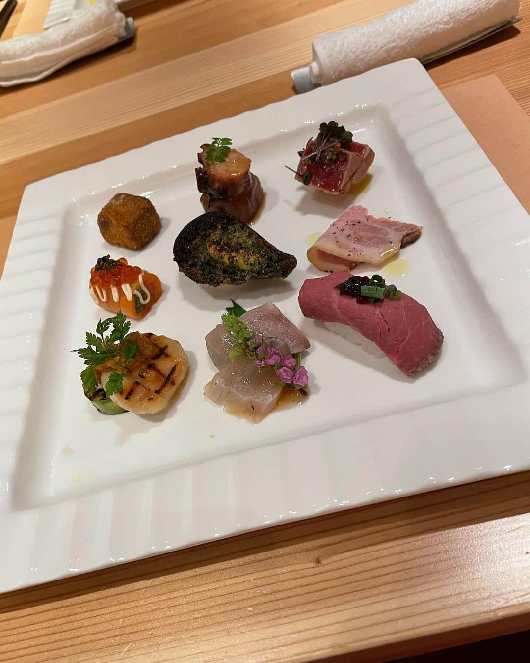 戸根千明のインスタグラム：「昨日はうまいもん食べさせてもらいました。 いつもありがとうございます ご馳走様でした  全て美味しいのでよかったら皆さんにも足を運んでもらいたいです😊  #わたす日本橋  #うまい #贅沢ディナー  #日本橋 #しゃれおつ #大将 #ごちそうさまでした  #感謝」