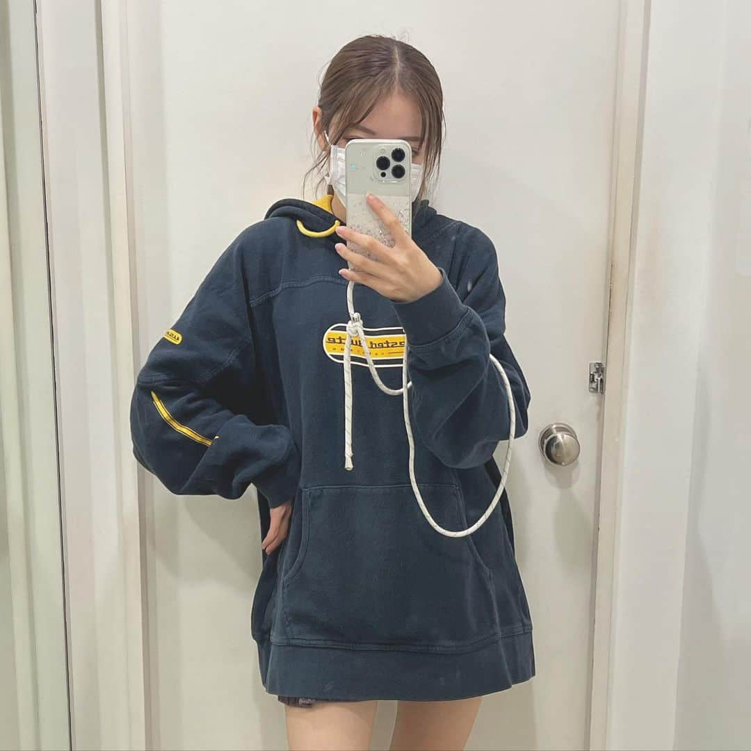 大塚美波のインスタグラム：「パーカー来ても寒かった😖  #パーカーコーデ #パーカー女子 #古着 #ootd #秋コーデ #秋服コーデ #今日のコーデ #オーバーサイズ」