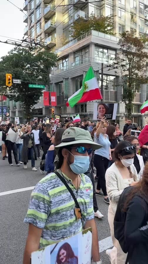 サラ・ウェイン・キャリーズのインスタグラム：「iran we are with you . #mahsaamini #vancouver」