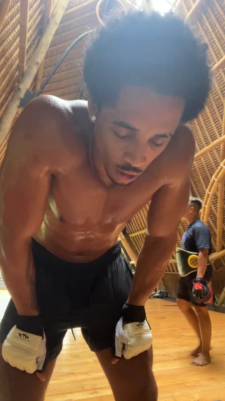 コーデル・ブローダスのインスタグラム：「7AM MMA training ✅🦅 @gdasbali」