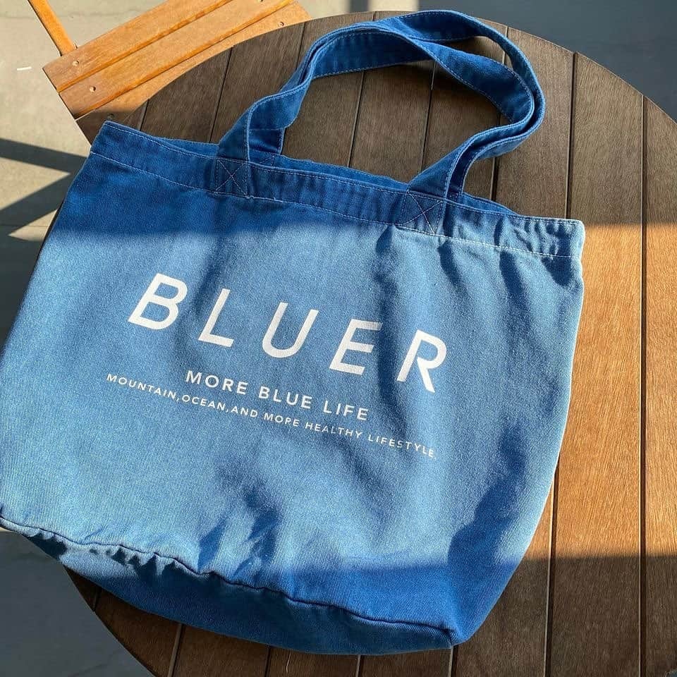 BLUER®︎ -ブルーアーのインスタグラム：「普通が一番。いつでもトート😃  ♥️BLUER CLASSIC TOTE BAG 3990円  🛒BLUERオンラインショップ  https://www.bluer.tokyo/?pid=168068038」