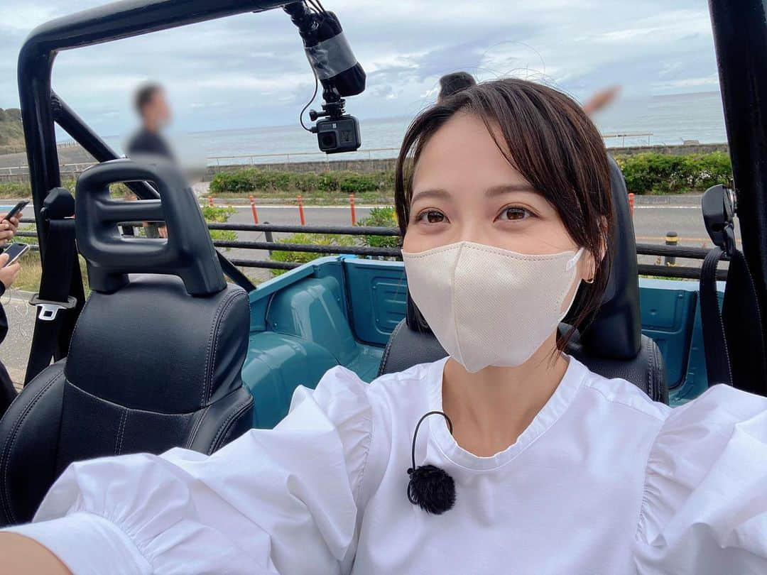 財津南美のインスタグラム：「ㅤㅤㅤㅤㅤㅤㅤㅤㅤㅤㅤㅤㅤ 先日のシリタカでご紹介した、 糸島にあるジムニーオープンカーのレンタカー🚘ㅤㅤㅤㅤㅤㅤㅤㅤㅤㅤㅤㅤㅤ オープンカーだから風や景色の美しさを直に感じられて、アトラクションのようなワクワク感！！2人乗りなのでカップルやお友達同士で乗ると絶対盛り上がります🤭！！」