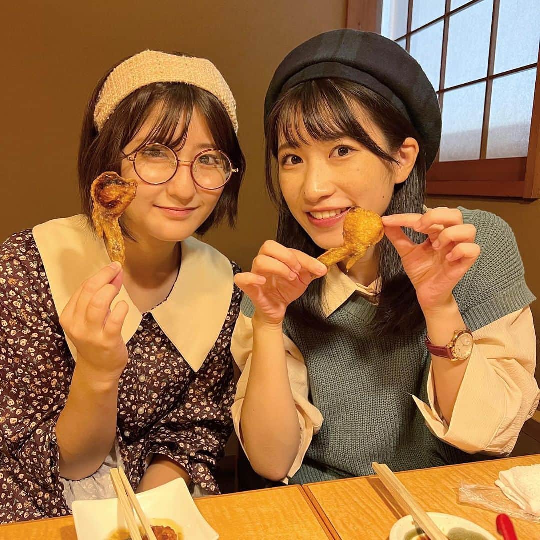 加藤一華のインスタグラム：「. 帰る前にすべりこみで 名古屋めし楽しめました❤︎ 手羽先うみゃ〜！🫶  #いちなる #愛知観光  #名古屋 #名古屋グルメ  #風来坊 #イベント後🧚🏻‍♂️ #レトロコーデ」