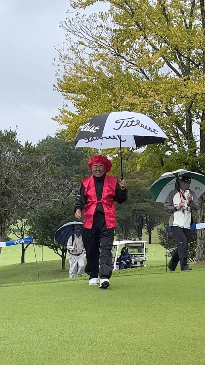 近藤祥子のインスタグラム：「⛳️ シニアツアーのいい所✨ . 先週還暦を迎えられた久保勝美プロ㊗️ この笑顔と共に元気にプレー！ 素敵です😍✨ . . #久保勝美 #久保勝美プロ #還暦  #日本プロゴルフシニア選手権 #日本プロゴルフシニア選手権大会 @pga_of_japan  #サミットゴルフクラブ #golf #ゴルフ」