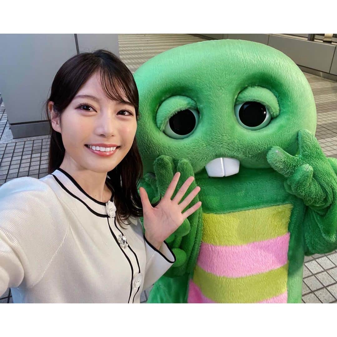 竹俣紅のインスタグラム：「💫 新しいイット！を観てくださった皆さま、ありがとうございます。 ⁡ 天気コーナー「ソラよみ」の中で、 毎週金曜日(16時台)の新企画「食べヨミ」も始まりました。 ⁡ 全国の食材売り上げデータと、そのときの気象データとの関係を分析して、 “買いドキ”な食材をご紹介します！ ⁡ ⁡ 明日からもがんばります！ よろしくお願いします✨ ⁡ ⁡ #イット #ソラよみ #ガチャピン #竹俣紅」