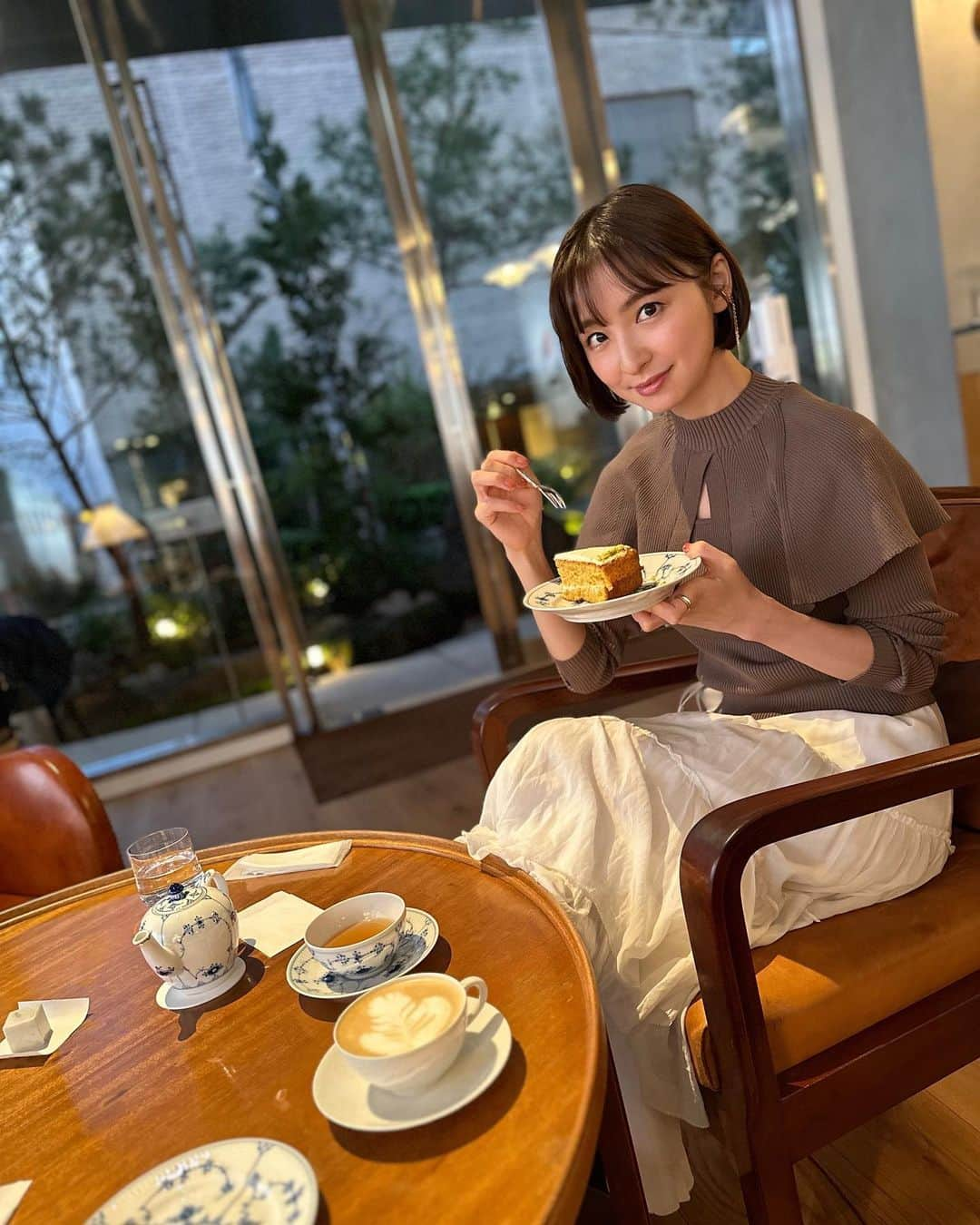 篠田麻里子さんのインスタグラム写真 - (篠田麻里子Instagram)「キャロットケーキ🥕好き♡  ゆきみちゃんおかえり🫡 @yukimikawashima   iPhone14Pro綺麗すぎる🤳写真♡  #キャロットケーキ #休日」10月9日 17時49分 - shinodamariko3