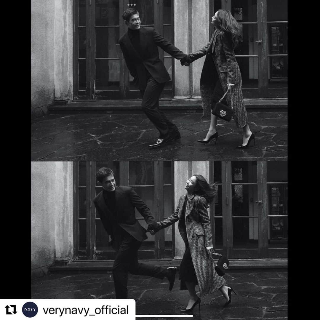 伊藤英明のインスタグラム：「こんな事やってみました。是非見て下さい！  #Repost @verynavy_official with @use.repost ・・・ . 伊藤英明さん×滝沢さん🖤🤍  “ペアファッション“の新連載 Vol.1のゲストは、NaVY初登場の 伊藤英明さん！  “大人のドレスアップ“をテーマに 2人が着こなすのは #DolceGabbana 。  スキューバダイビング、乗馬 スキー、スノーボード、スカイダイビングと 趣味も多彩な伊藤さん。 この「走る」シーンでは まるでアスリート！な走るフォルムに スタッフ一同、感嘆の声…🥹。  連載名は「Just the TWO of Us」。 “2人で“一緒にオシャレになれる アイテム選び、ブランド選びの 参考にもぜひ✨  #伊藤さんの奥様が滝沢さんの大ファンということも #今回の出演を決めてくださったきっかけ #この日は伊藤さんと同じ#岐阜県出身が合わせて3人 #同郷話でも和気あいあい ✨ #JustTheTWOofUs　#VERYNAVY11月号 #伊藤英明#滝沢眞規子#タキマキ #VERYNAVY」