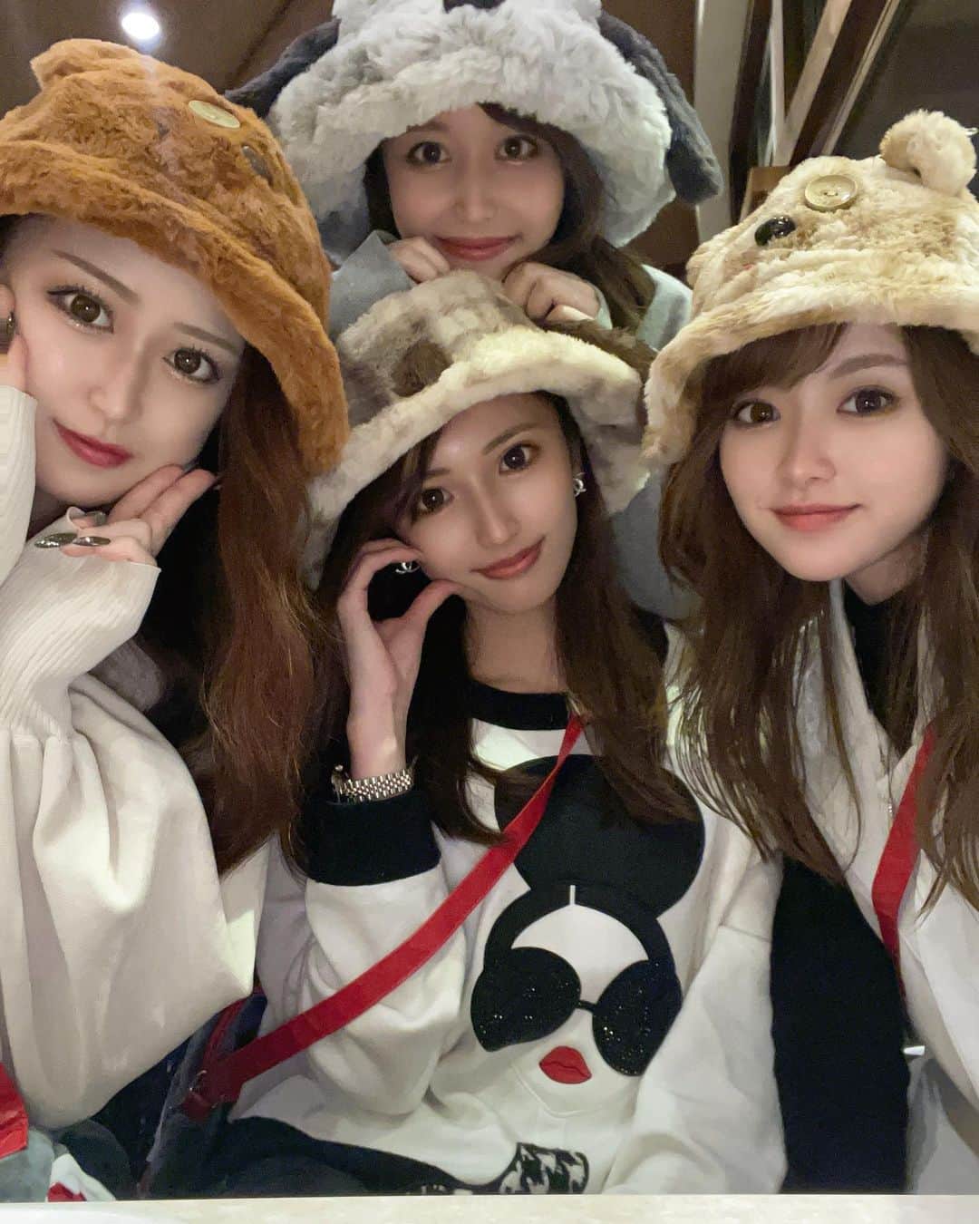 まるのインスタグラム：「女子旅楽しすぎる🥹❤️  #愛知県#名古屋#錦#錦3#ミリオンレジャーホールディングス #マリオットビル#ナイツネット東海#サロンドゴールド #東京#大阪#北海道#福岡#六本木#銀座#歌舞伎町#北新地#ミナミ#すすきの#中洲#キャバクラ#キャバ嬢#美女#美人#イケメン#ホスト#相互フォロー#いいね返し」