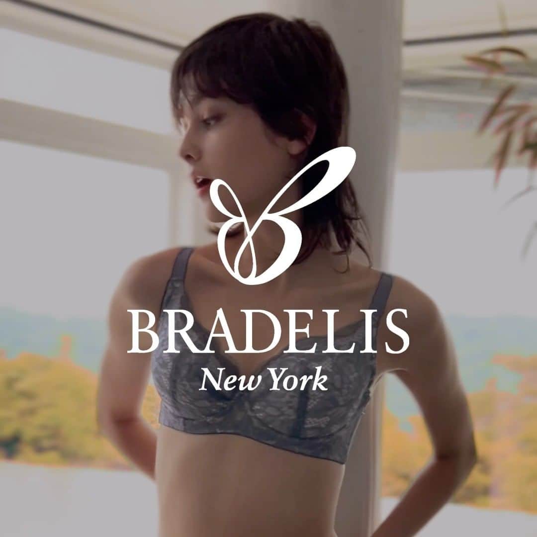 BradelisNewYork/ブラデリスニューヨークのインスタグラム：「. BRADELIS Quick support Bra -for Glamor-  ボリュームバストやサイド、バックもしっかり支えて、すっきりとしたコンパクトなシルエットをつくる《ブラデリス クイックサポートブラ》  サイドのお肉を逃がさない脇高設計とバストを中心に寄せるカップ構造が自然ですっきりとしたバストラインを作ります.+*  バストの横広がりや背中の段差が気になる方にもおすすめです^^*  ・ ・ ・ ※ご使用のパソコンモニターやスマートフォンの画面によっては、商品の色合いが画面表示のものと現物で異なる場合があります。  #ブラデリスニューヨーク #ブラデリス #グラマー #glamore ##bradelisnewyork #育乳ブラ #bradelis #育乳 #補整ブラ #補整下着 #補整 #補整ブラ #スタイルアップ #ボディメイク #styleup  #バストケア #美ボディ #新作 #補正ブラ #補正」
