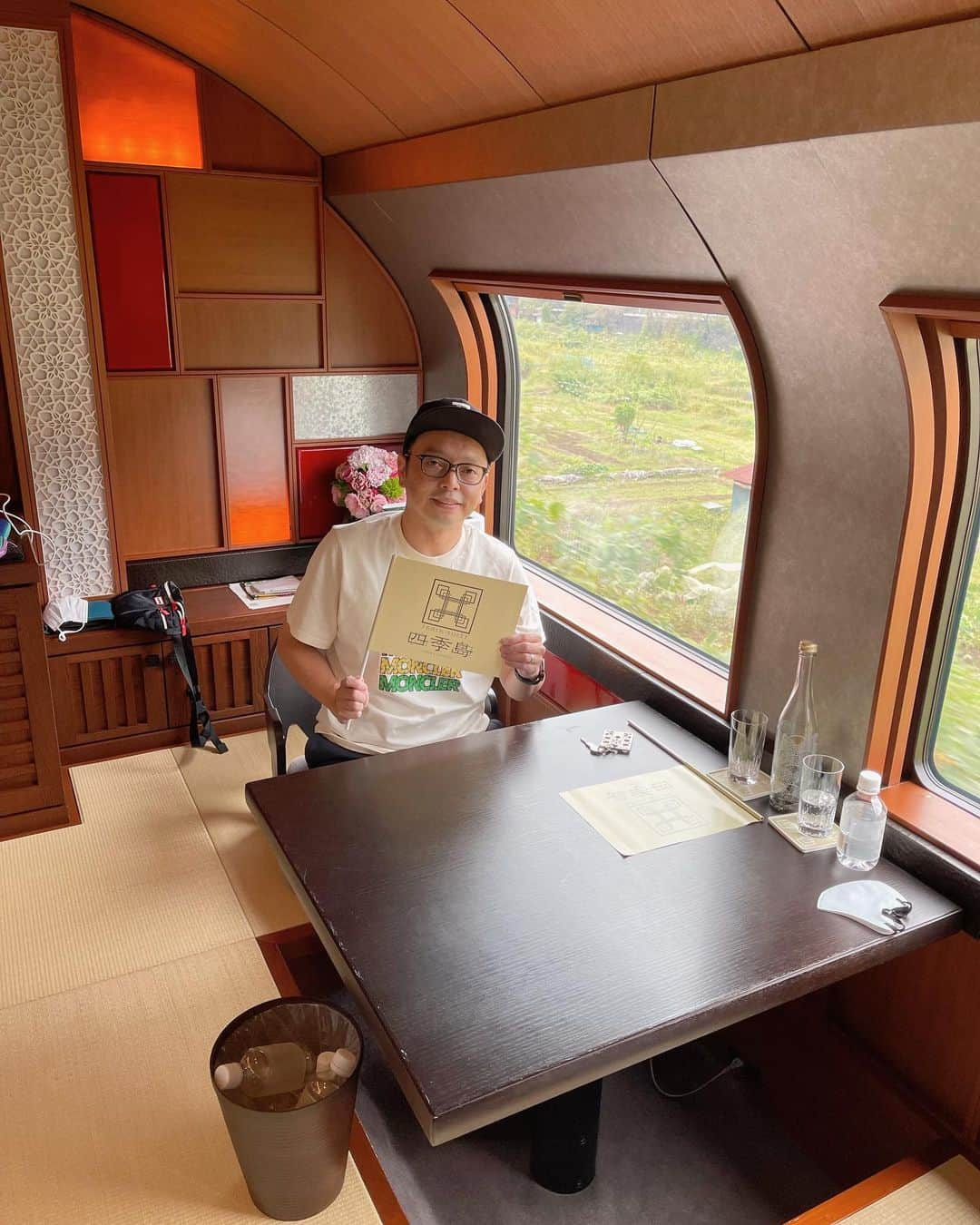 中川礼二さんのインスタグラム写真 - (中川礼二Instagram)「TRAIN SUITE 四季島に乗りました！  #四季島 #四季島5周年 #trainsuite四季島 #jr東日本 #寝台列車 #鉄道 #鉄道写真 #電車 #鉄オタ #鉄道写真 #鉄道風景」10月9日 18時16分 - nakagawake.re