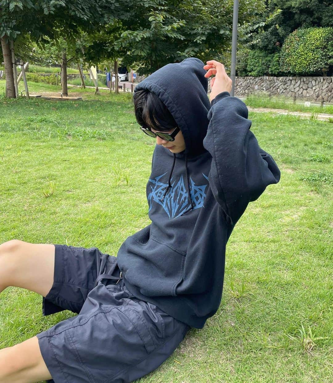 鈴木志音のインスタグラム：「バックプリントもかわいすぎる💙⚡️ . . . .#おんおん日記」