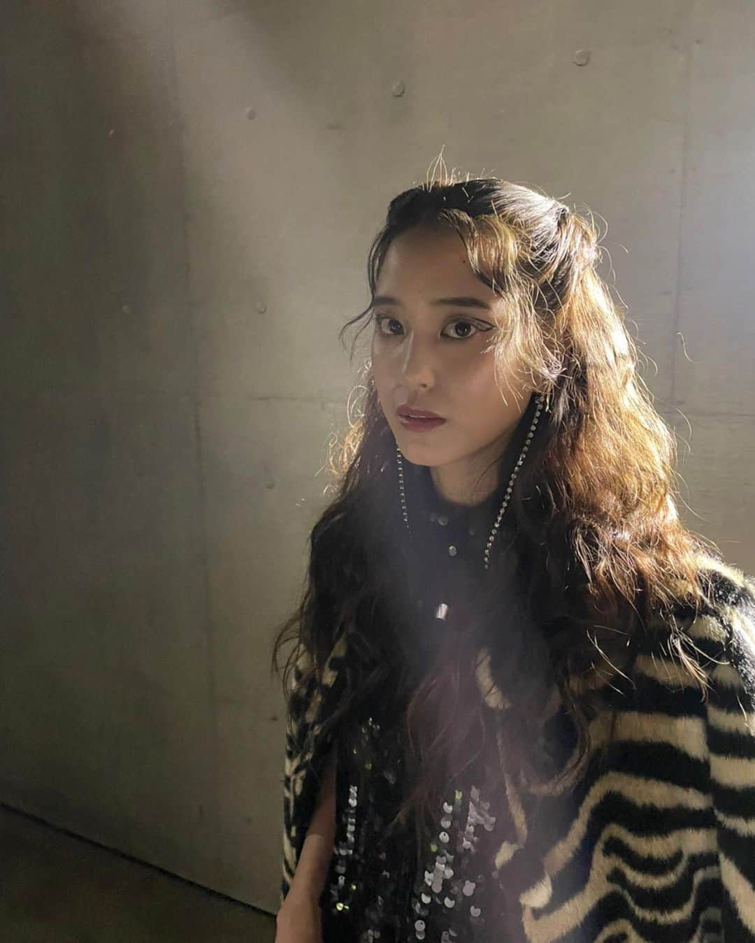 山崎紘菜のインスタグラム：「🐅✨ @girlsaward_official  @annasui  #GirlsAward2022AW」