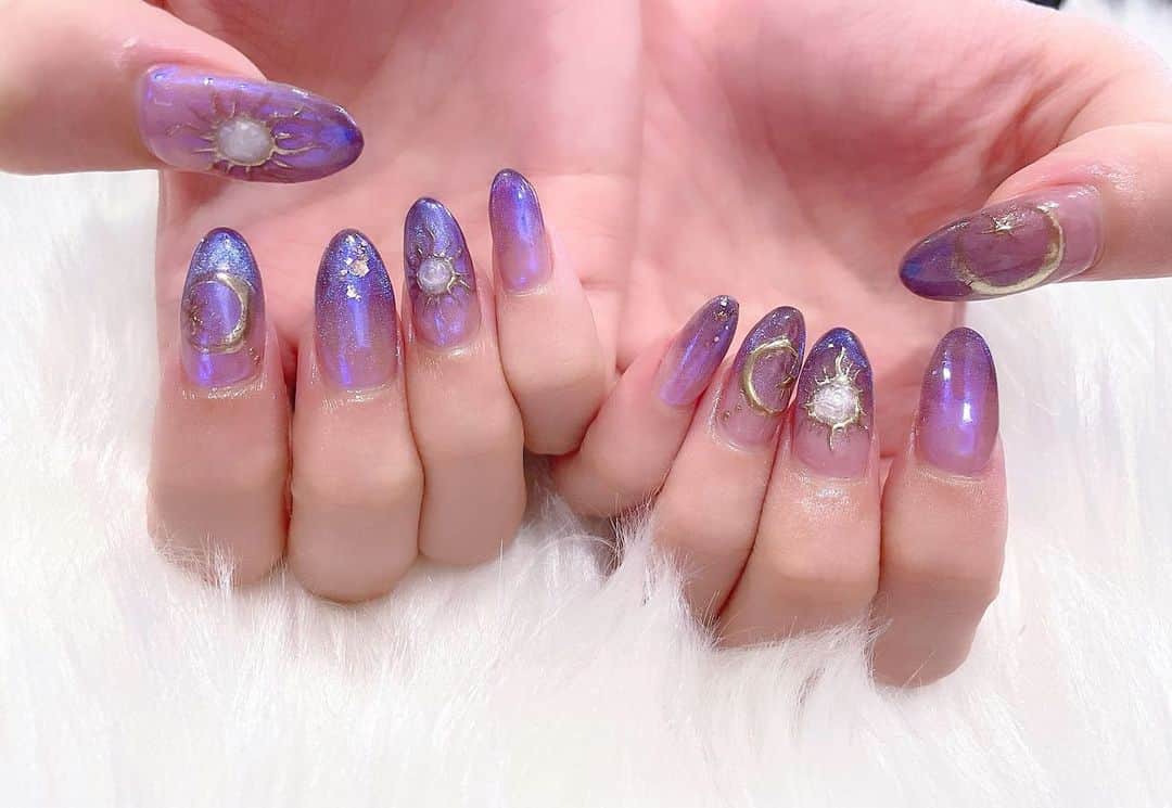 桜咲乃愛さんのインスタグラム写真 - (桜咲乃愛Instagram)「Newネイル💅★* 今回可愛すぎてやばい😭💓✨  久々凝ったネイルした〜💕 オーナーさん指名の時だけ凝ったのする🥰💓✨  @prism_0801   #ネイル#Newnail#新宿ネイル#マグネットネイル#ジェルネイル#紫ネイル#ミラーネイル」10月9日 19時03分 - noasama1101