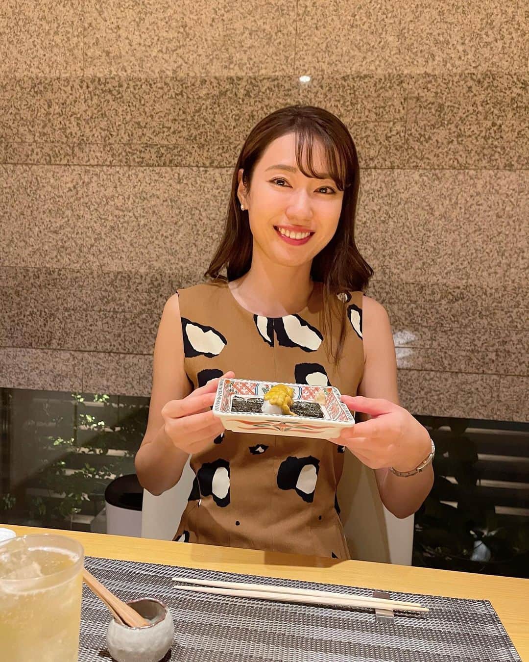 山下詩乃のインスタグラム：「誕生日で連れて行ってもらった『おく村』。 はぁ🥹とっても美味しかった🥹🤍🖤  松茸2回出てきた😇雲丹、鱧、大間の鮪、子持ち鮎、但馬牛などなど。。。この時期から冬にかけて最強の食材が揃うね✨ 私が住んでいる広島県福山市の和食屋さんで今の所一番好きかもしれない😍🫶🏻    #詩乃ログ #誕生日 #誕生日ディナー #おく村 #広島グルメ #福山グルメ #カッツグループ #ケーキまでありがとうございました #グルメ好きな人と繋がりたい #ゴルフ女子 #ゴルフ好きな人と繋がりたい」