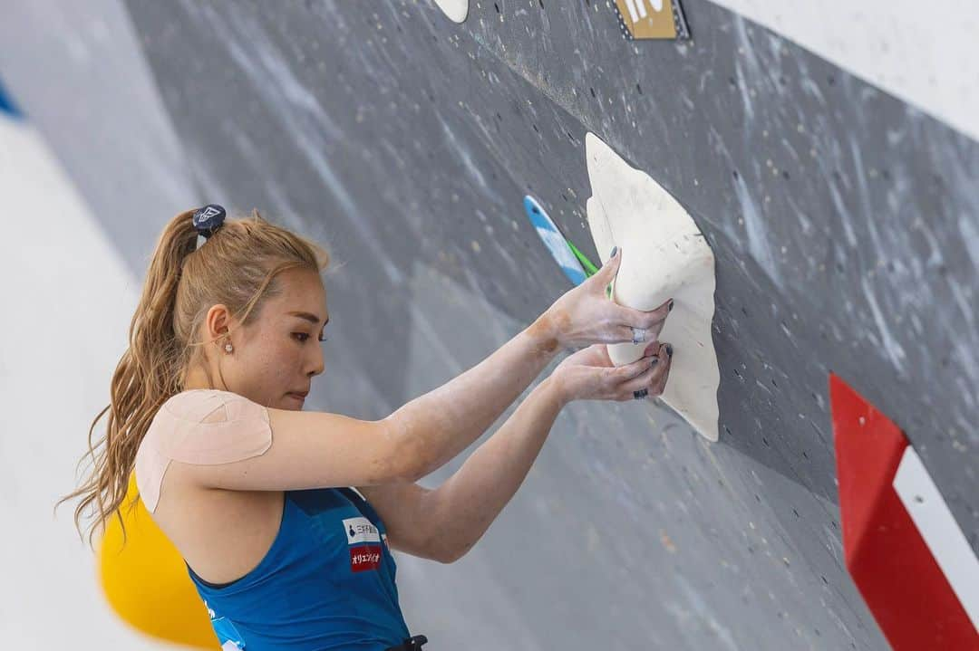 伊藤ふたばのインスタグラム：「Asian Championships start tomorrow in Korea🇰🇷💕 Tomorrow is lead qualifications! I'm excited☺️✨  📷 @janvirtphotography  @au_official @denso_official @thenorthfacejp @lasportivajp @newerajapan @tokyopowder @newhale_japan @thestonesession #jazzysport #岩泉ヨーグルト」