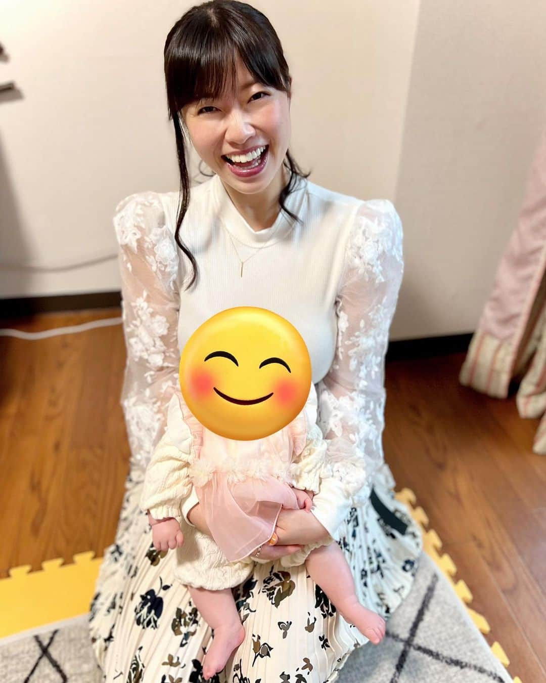 小田飛鳥のインスタグラム：「姪っ子ちゃん🫶🏻💕 お宮参りの時もだったけど、殆ど泣かなくてずっとご機嫌で笑ったりお喋りしてる〜🥹 成長が楽しみです🫰🏻🌸 #姪っ子 #姪っ子ちゃん #姪っ子love #東京蕎麦 #板蕎麦 #久々にお出かけ 🥿♫」