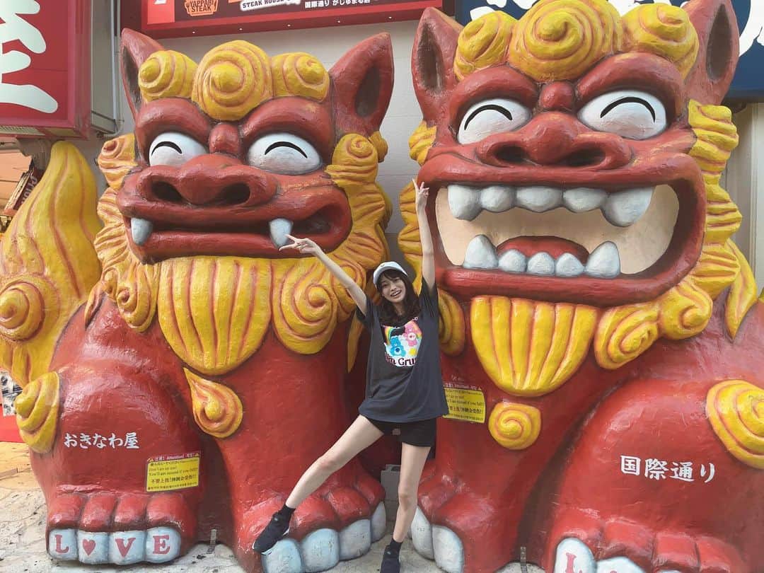 藤田いろはのインスタグラム：「ロケが早めに終わったので、初めて国際通りいったー！！！ 大きいシーサーかわいい💕 ⁡ ⁡ 撮影めっちゃがんばったから、告知を楽しみにしてねー！！」