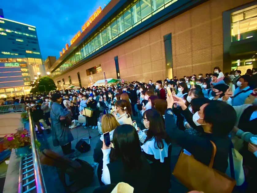 安藤祐輝のインスタグラム：「路上ライブツアー初日の仙台🫶 ２日間ありがとうございました😳 もう路上ライブでは仙台には、これないかもしれないけど必ずイベントやライブで行くから待っててね🏃やっぱり毎度毎度余韻に浸りますね😕楽しかったなぁ。幸せだったなぁ。みんなのキラッキラした目が嬉しくてたまらんです😼 心から幸せでした😳 本当にいつもありがとう😊 そして次の路上ライブツアーは 10/22.23福岡初上陸です☺️🔥 最高の二日間にして見せます🙋🏼‍♂️ 九州勢待ってるよー😼✌️🔥 東北勢仙台大好き🫶😾感想コメントに待ってるよ😙またね」