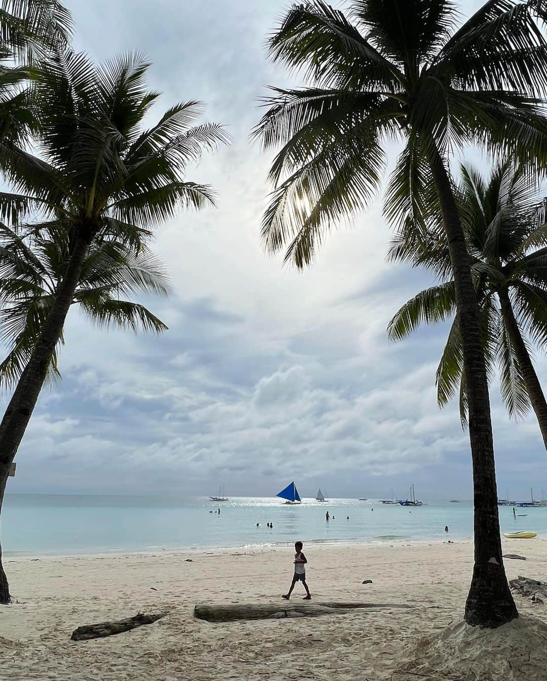 ショーン・リチャード・デュレイクさんのインスタグラム写真 - (ショーン・リチャード・デュレイクInstagram)「The Philippines in October 🇵🇭🏝☀️   Thank you @carelessph @hwamok89 @james @lizasoberano for hosting an unforgettable trip with incredible people 😎」10月9日 20時15分 - seandulake