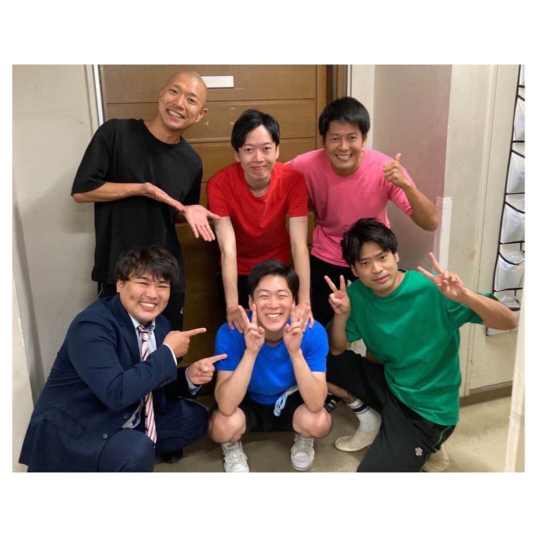 藤本聖のインスタグラム：「少し前だがはじりがギャグオープニングアクトから卒業した  いままでありがとうはじり！  そして新加入のソマオミートボールこれからよろしく！  昨日のきむきむとの新ギャグ100発も走り抜けました！  ギャグの可能性は…8を押し倒してインフィニティー！！（こんなギャグないけど持ちギャグみたいに使ってみたぜ）」